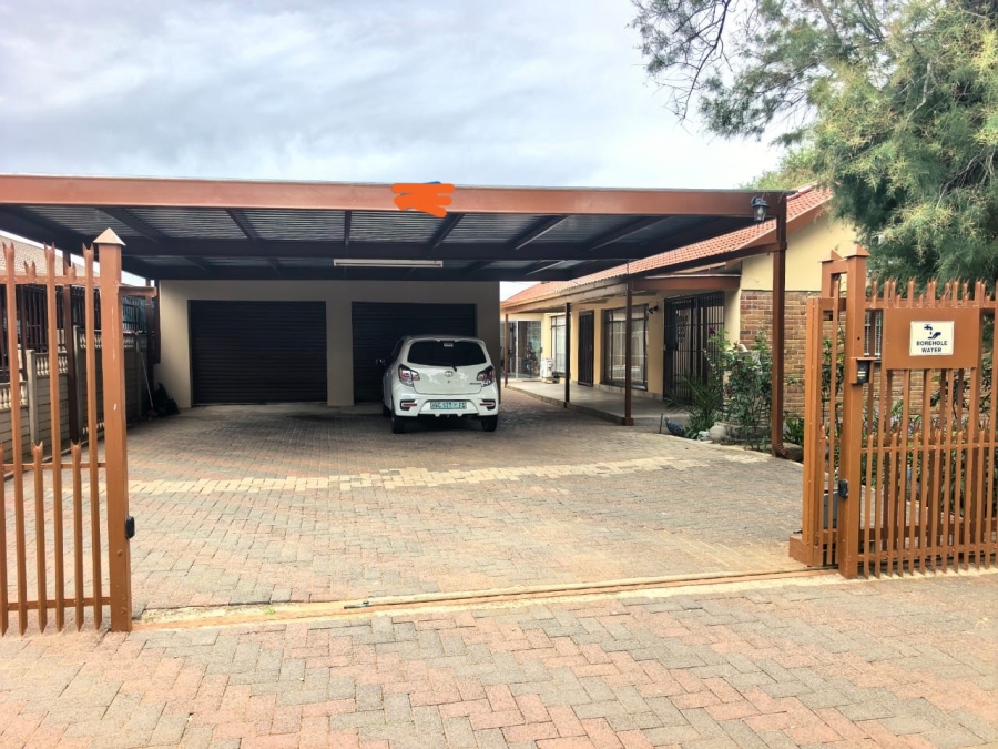 4 Bedroom Property for Sale in Pellissier Free State
